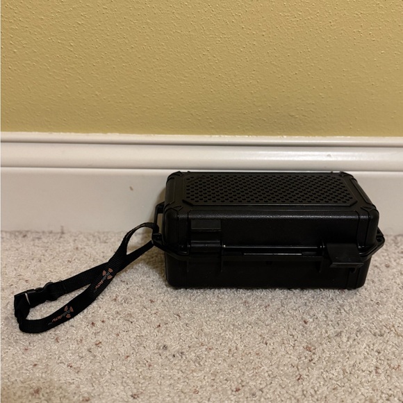 Black Portable Audio Case - Picture 1 of 2